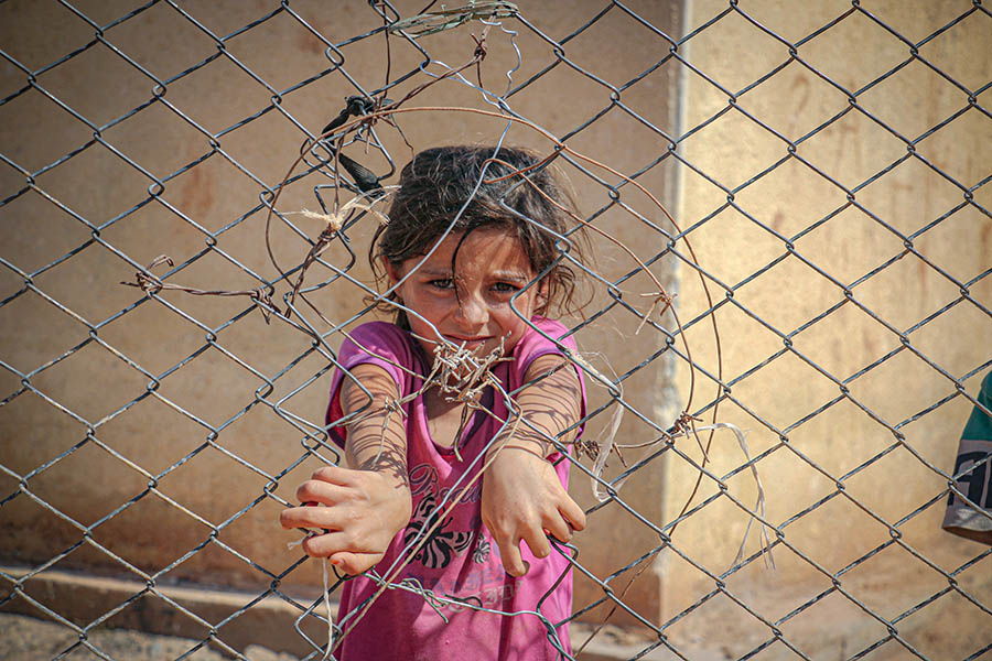 Pige i flytningelejr. billede Ahmed Akacha, Pexels